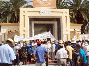 Manifestation à Sidi Bouzid le 9 août 2012 devant le gouvernorat.