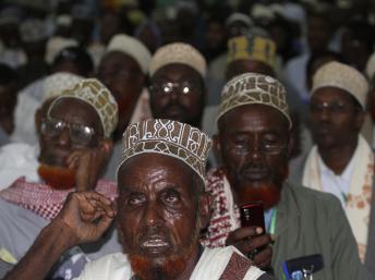 Délégués somaliens lors de la session d'ouverture de l'Assemblée constituante, le 25 juillet à Mogadiscio. REUTERS/Ismail Taxta