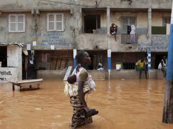Dans les rues de Dakar, la capitale sénégalaise, le 14 août 2012. REUTERS/Joe Penney