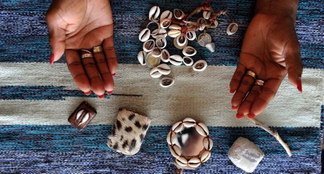 La Covid- 19 rend la vision trouble... dans les cabinets de voyance