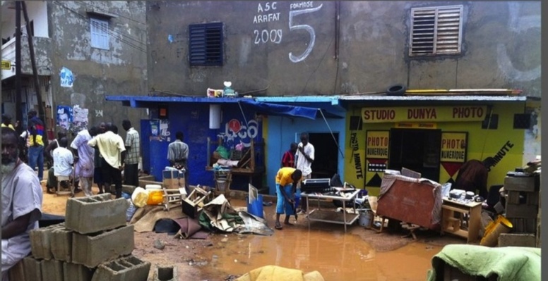 La visite nocturne de Macky Sall dans les zones inondées fait couler les larmes des populations