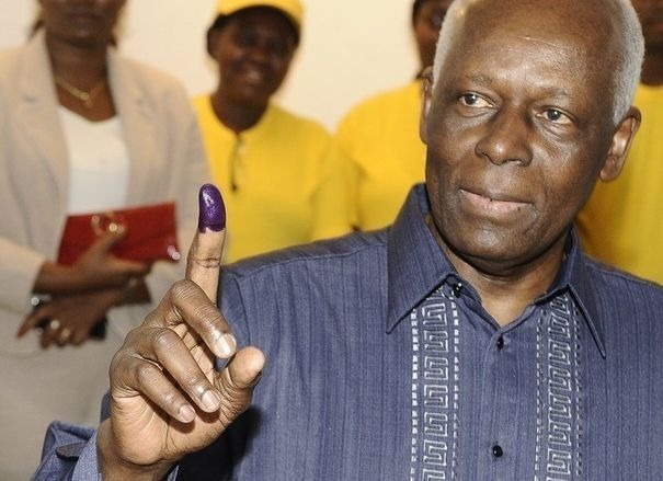 Elections en Angola : le MPLA du président dos Santos largement en tête, selon des résultats partiels