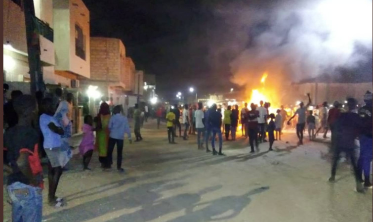 Émeutes du couvre-feu à Kaolack : heurté par une voiture de la police, un jeune manifestant est dans un état critique