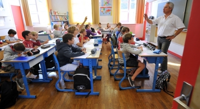 Education nationale: les socialistes français face à leur première rentrée des classes
