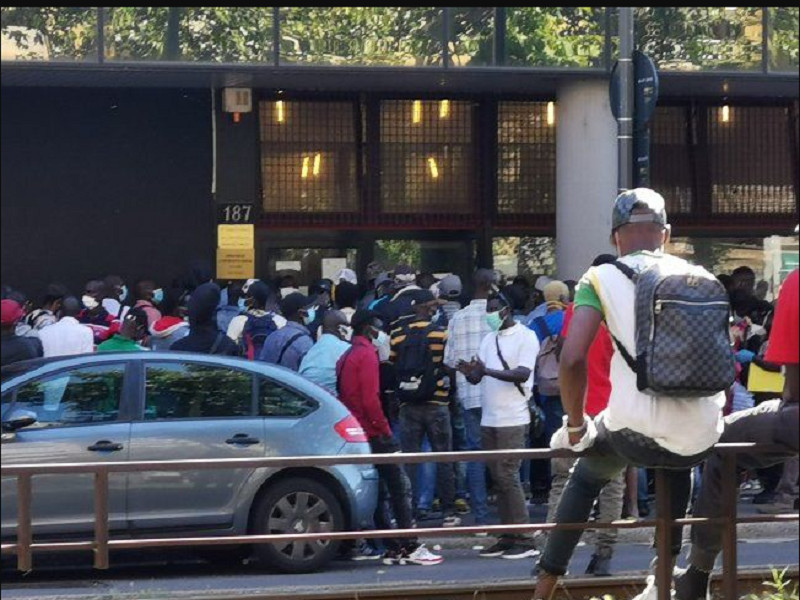 Régularisation de 200 000 migrants en Italie: le Consulat de Milan pris d'assaut par les Sénégalais