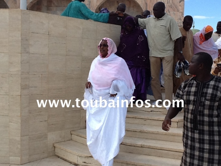 En visite à Touba, l’épouse du chef de l’Etat gagne « l’estime » et « l’amitié » du khalife des mourides