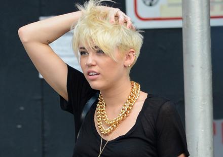 Miley cyrus : Elle échappe à un fan dérangé et armé!