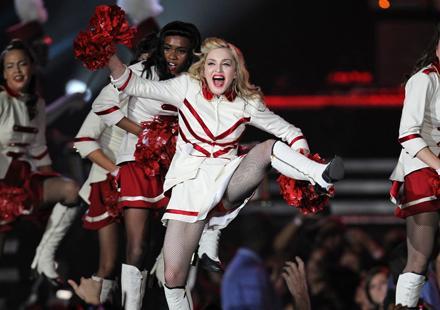 Madonna se prend une gamelle lors de son concert à Montréal