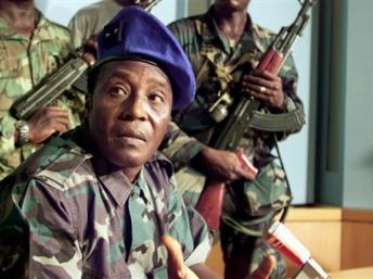 Le général Robert Gueï, le 24 décembre 2010, au siège de la radio nationale, à Abidjan. AFP