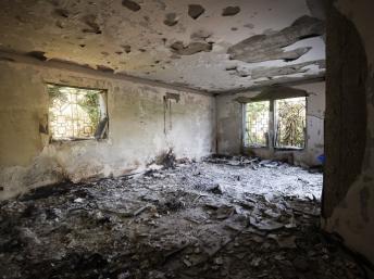 Photo prise le 13 septembre à l'intérieur du consulat américain à Benghazi, ravagé par les flammes après l'attaque du 11 septembre 2012.