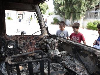 Elèves de l'école américaine détruite lors des manifestations d'islamistes radicaux du vendredi 14 septembre 2012, à Tunis.