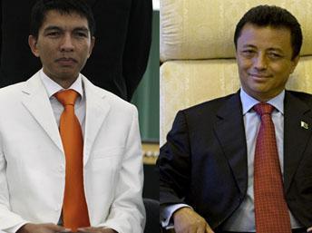 Andy Rajoelina (g) et Marc Ravalomanana (d).