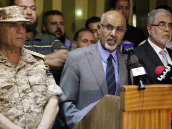 Mohamed al-Megaryef, président du Congrès général libyen, annonce la dissolution des milices non rattachées à l'Etat, le 23 septembre 2012.