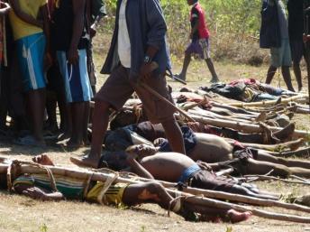 Corps de Dahalos tués par les villageois dans la province d'Anosy, dans le sud de la Grande Ile, le 3 septembre 2012.