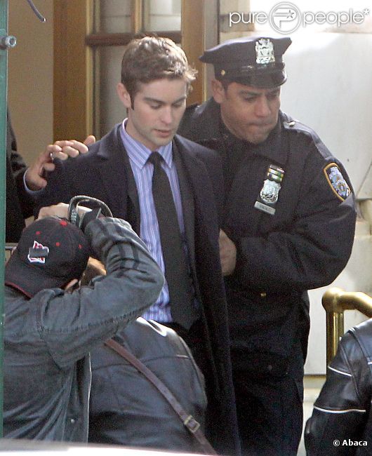 Gossip Girl : Nate arrêté par la police sous les yeux de Serena et Blair