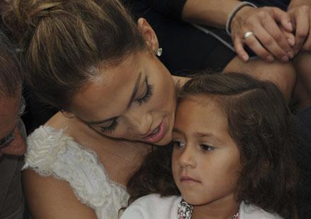 Jennifer Lopez, fashion maman : elle emmène sa fille à son premier défilé Chanel