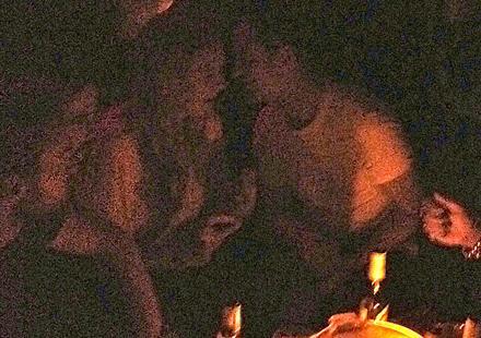 Robert Pattinson flirte avec une blonde... Mais où est Kristen ?!