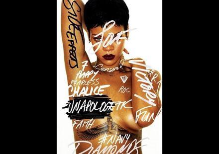 PHOTOS Rihanna : super sexy seins nus pour Unapologetic