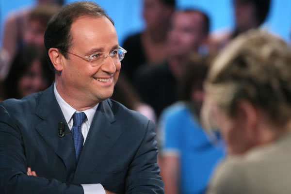 Dernière minute : Hollande foule le sol dakarois