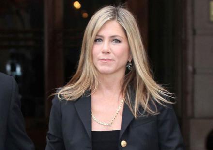 Jennifer Aniston a invité la mère de Brad Pitt à son mariage.