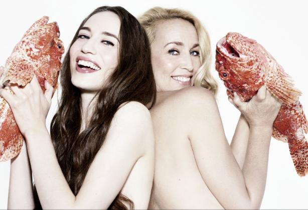 Lizzy Jagger: La fille de Mick Jagger nue contre des poissons, une belle prise !