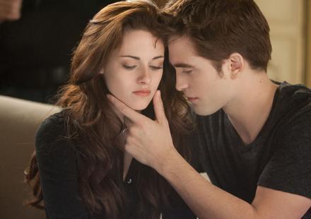 Kristen Stewart et Robert Pattinson : le baiser qui veut tout dire...