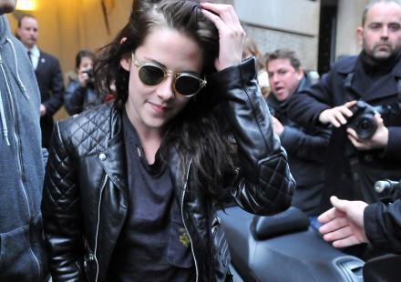 Kristen Stewart : accro à son perfecto Balenciaga