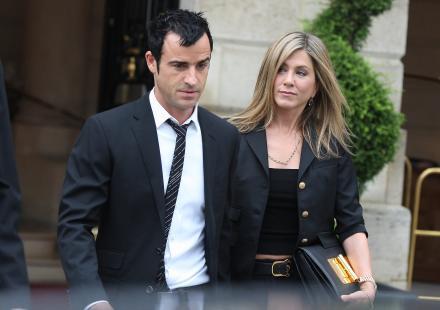 Jennifer Aniston "surprise" par sa bague de fiançailles