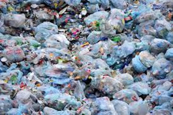 Interdiction de Sachets plastiques au Sénégal: les commerçants et industriels mettent en garde le ministre Abdou Karim Sall Interdiction de Sachets plastiques au Sénégal: les commerçants et industriels mettent en garde le ministre Abdou Karim Sall