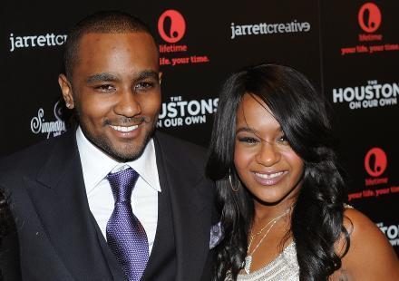Bobbi Kristina : ses fiançailles avec son frère adoptif sont-elles bidons ?