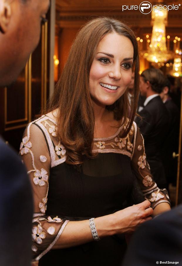 Kate Middleton : Rayonnante au côté d'Elizabeth II pour les médaillés olympiques