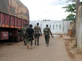 Des membres des FRCI, à la frontière avec le Ghana, le 24 septembre.