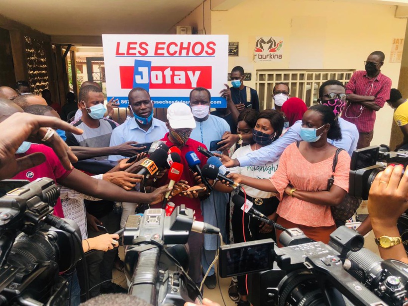 Devant les locaux de "Les Echos", la CAP s'indigne et interpelle l'Etat sur la sécurité des journalistes Devant les locaux de "Les Echos", la CAP s'indigne et interpelle l'Etat sur la sécurité des journalistes