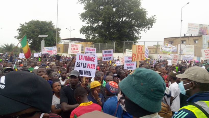 Mali: des milliers de manifestants ont réclamé mardi le départ du président Ibrahim Boubacar Keita