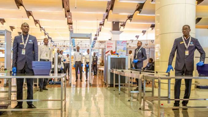 AIBD: Les agents de Téranga Sûreté Aéroportuaire arborent des brassards rouges pour réclamer de meilleures conditions de travail