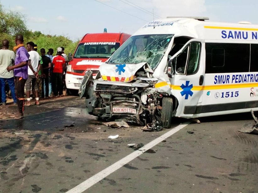 Kaolack: Une voiture de "7 places" percute en plein fouet un taxi en panne et provoque 2 morts
