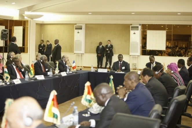 Les dirigeants africains réunis ce 11 novembre à Abuja se sont mis d'accord sur l'envoi au Mali d'une force militaire internationale de 3 300 soldats pour un an.