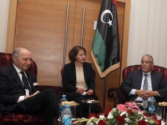 Le Premier ministre élu libyen Ali Zidane (à droite), avec le ministre français des Affaires étrangères Laurent Fabius, à Tripoli le 12 novembre 2012.