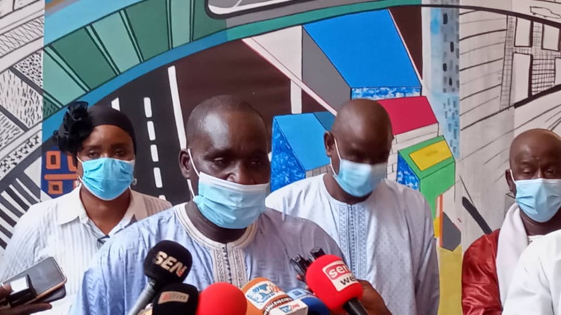 Le Directeur de l'Office du Bac sur l'annonce des résultats par Sms: "je l'ai fait dans le passé à Tivaouane et Saint-Louis" Le Directeur de l'Office du Bac sur l'annonce des résultats par Sms: "je l'ai fait dans le passé à Tivaouane et Saint-Louis"