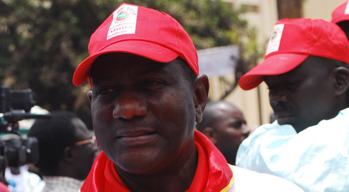 AUDIO – Cherté de la vie : La CNTS présente un « carton jaune » à Macky