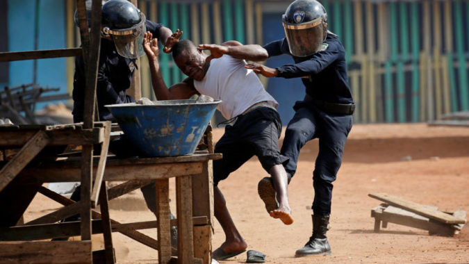 Côte d'Ivoire: l’espace civique se rétrécit avec une dizaine de personnes tuées et l’interdiction des manifestations par le gouvernement