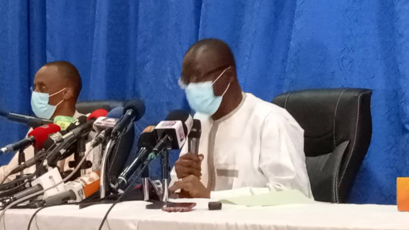 Reprise des cours à l'Ucad: "c'est impossible de respecter les mesures barrières en présence de tous les étudiants" (Abdoulaye Sow) Reprise des cours à l'Ucad: "c'est impossible de respecter les mesures barrières en présence de tous les étudiants" (Abdoulaye Sow)