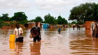 Les inondations au Niger forcent 225 000 personnes à quitter leurs maisons