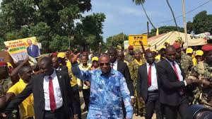  Candidature d’Alpha Condé en Guinée: ses partisans applaudissent, ses opposants menacent