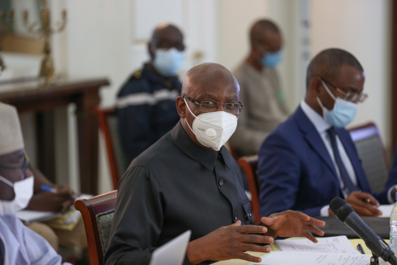 En images...la réunion d'urgence sur les #inondations convoquée par Macky Sall qui parlera aux Sénégalais à 20H En images...la réunion d'urgence sur les #inondations convoquée par Macky Sall qui parlera aux Sénégalais à 20H