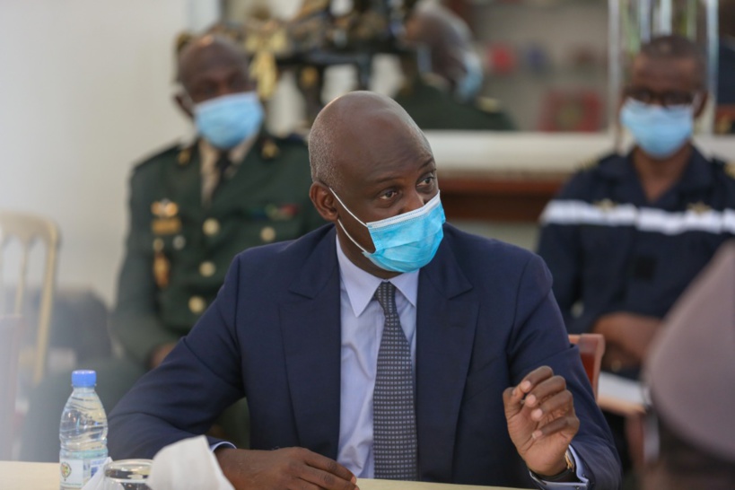 En images...la réunion d'urgence sur les #inondations convoquée par Macky Sall qui parlera aux Sénégalais à 20H En images...la réunion d'urgence sur les #inondations convoquée par Macky Sall qui parlera aux Sénégalais à 20H