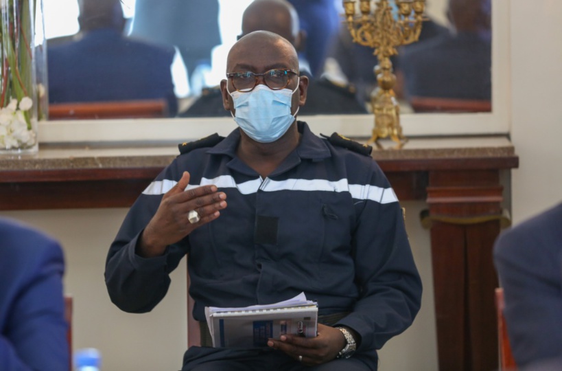 En images...la réunion d'urgence sur les #inondations convoquée par Macky Sall qui parlera aux Sénégalais à 20H En images...la réunion d'urgence sur les #inondations convoquée par Macky Sall qui parlera aux Sénégalais à 20H