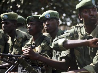 es soldats des FARDC en poste à Minova, 45km à l'ouest de Goma, le 26 novembre 2012.