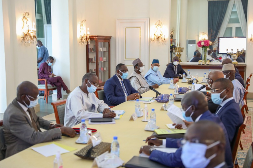 Macky annonce un budget d’urgence de 10 milliards dont 3 milliards pour les familles sinistrées Macky annonce un budget d’urgence de 10 milliards dont 3 milliards pour les familles sinistrées