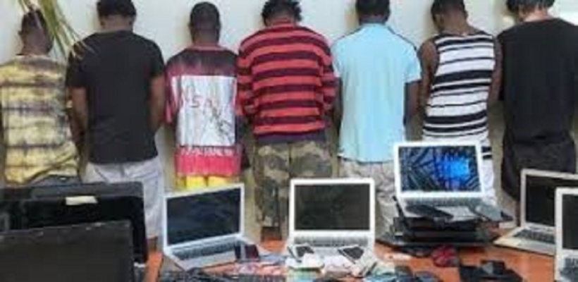Cybercriminalité: ce qu'on sait des 14 Nigérians arrêtés Cybercriminalité: ce qu'on sait des 14 Nigérians arrêtés